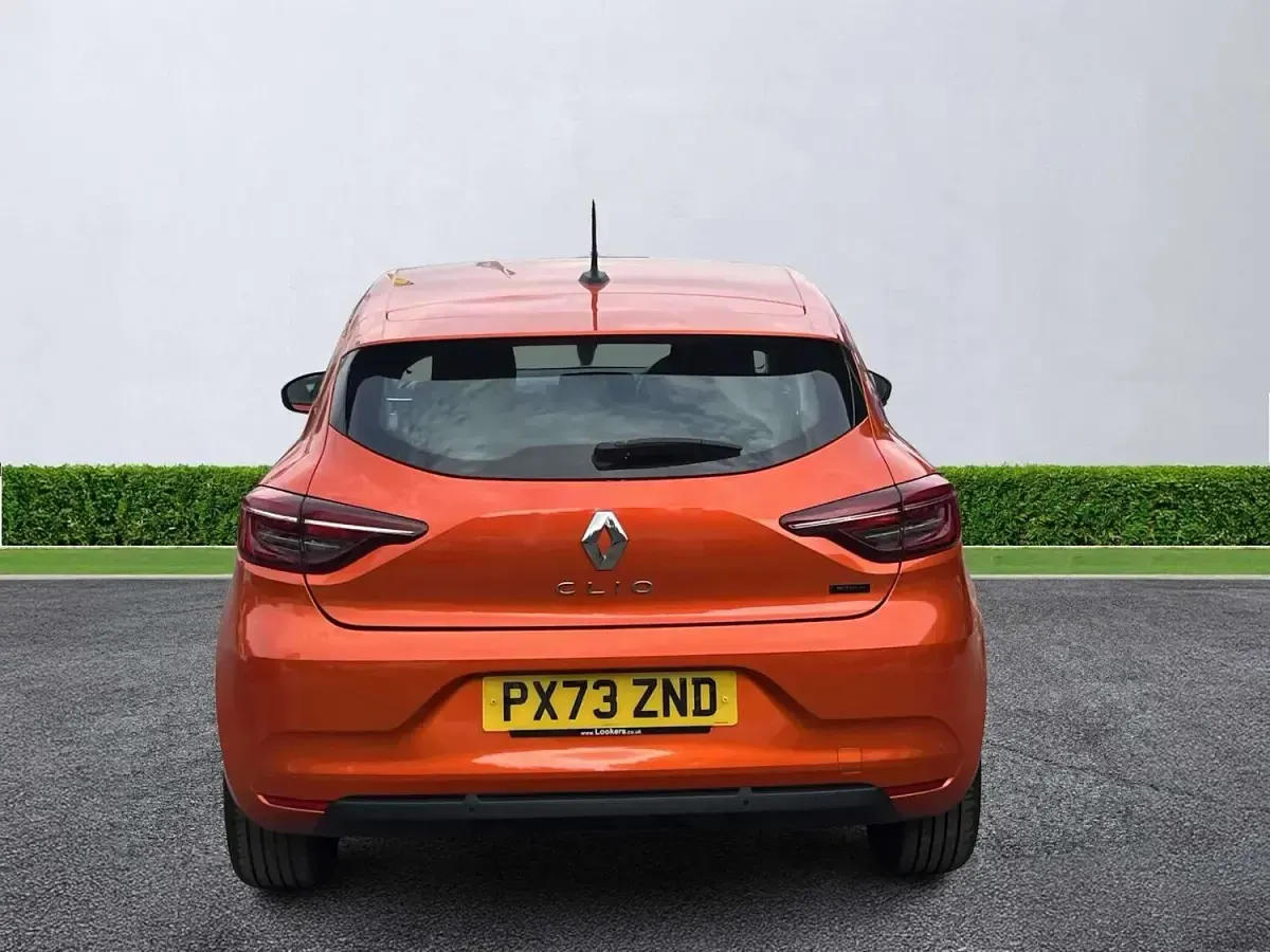 Used Renault Clio Evolution 145 HP (106 kW) 2023 Orange Hatchback