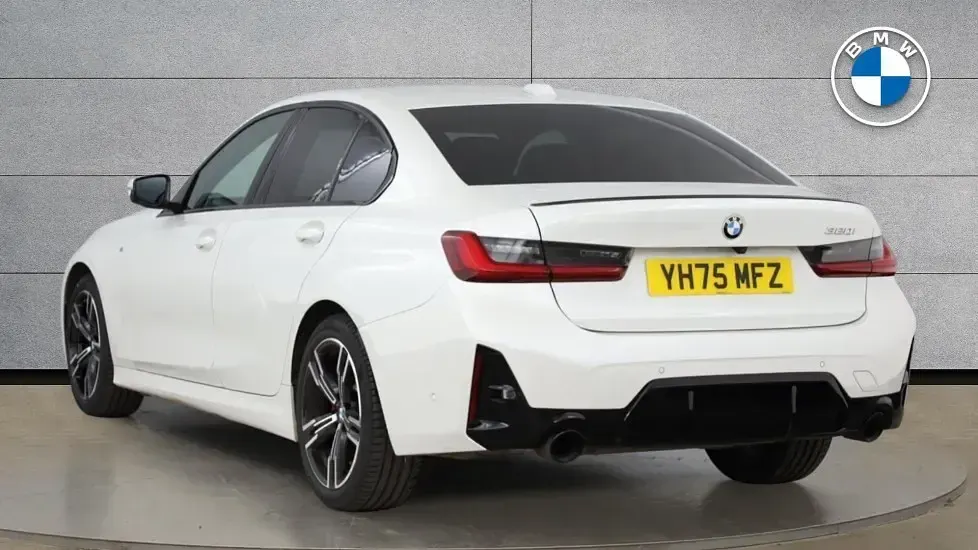 Begagnad BMW 320 M Sport 181 HK (133 kW) 2025 Vit