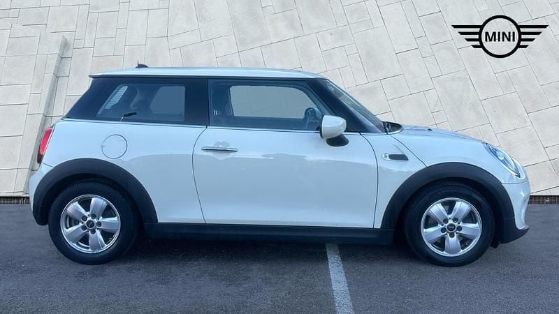 Begagnad Mini Cooper Classic 134 HK (98 kW) 2020 Vit Halvkombi