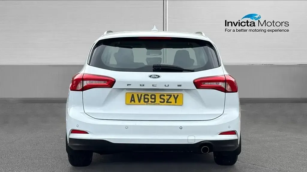 Begagnad Ford Focus Zetec 120 HK (88 kW) 2019 Vit Kombi