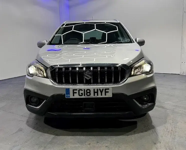 Usado Suzuki SX4 SZ5 140 HP (102 kW) 2018 Prateado Citadino