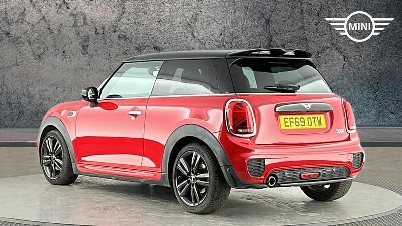 Used Mini Cooper Hatch 134 HP (98 kW) 2019 Red Hatchback