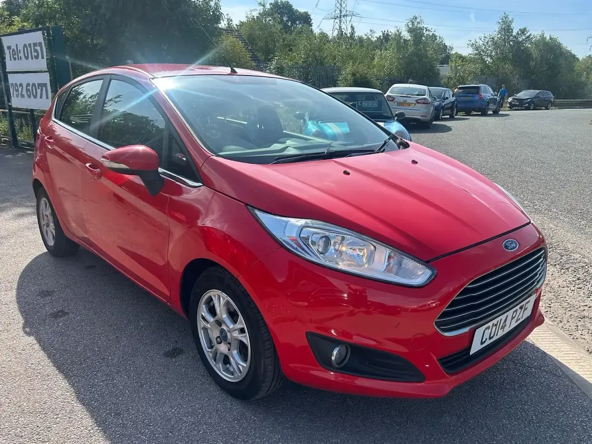 Used Ford Fiesta Zetec 95 HP (69 kW) 2014 Red Hatchback