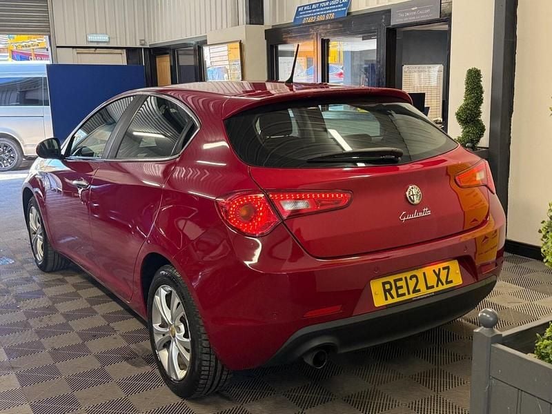 Used Alfa Romeo Giulietta Lusso 2012 Red Hatchback
