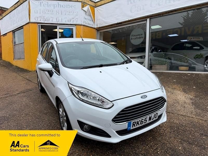 Used Ford Fiesta Zetec 82 HP (60 kW) 2015 White Hatchback