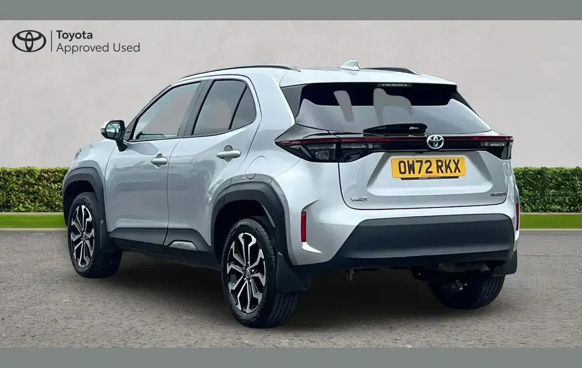 Used Toyota Yaris Cross Design 113 HP (83 kW) 2023 Silver SUV