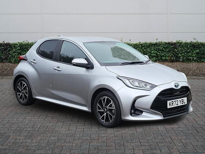 Used Toyota Yaris Hybrid Design 2023 Silver Hatchback