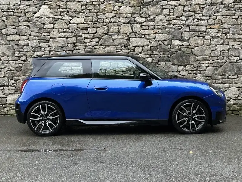 Used Mini Cooper Sport 135 kW (184 HP) 2025 Blue Hatchback
