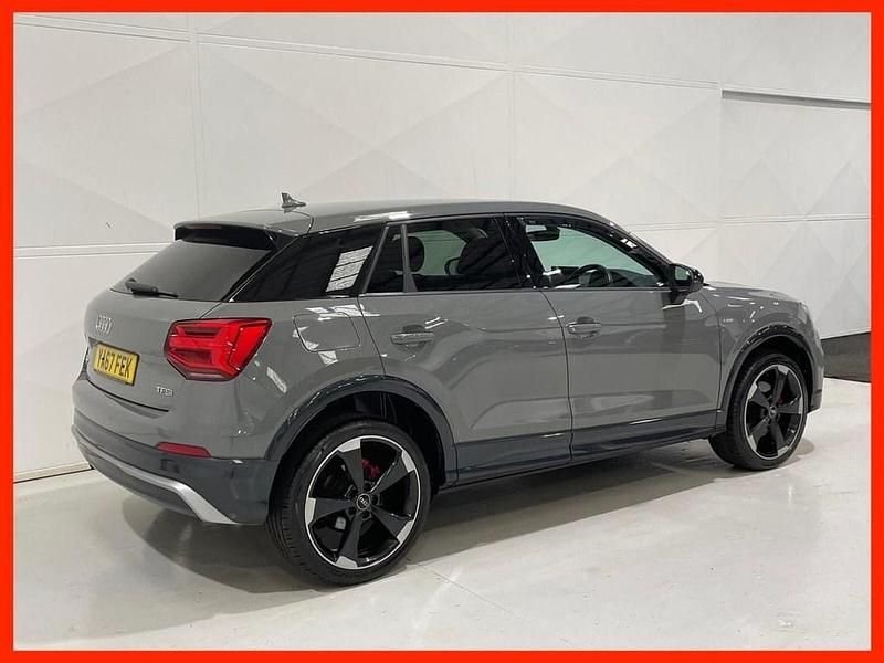 Begagnad Audi Q2 Design 150 HK (110 kW) 2017 Grå SUV