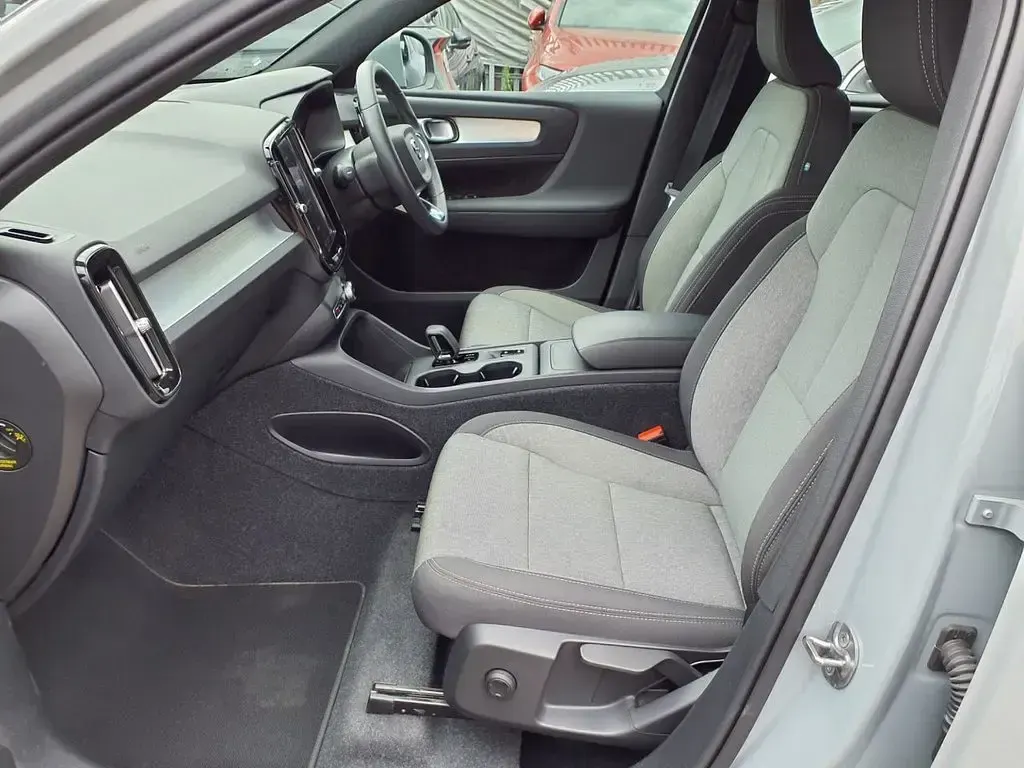 Used Volvo XC40 Core 163 HP (119 kW) 2024 Grey SUV