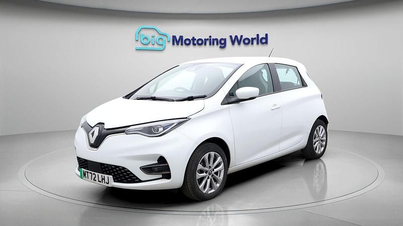 Used Renault Zoe Version S 100 kW (136 HP) 2022 White Hatchback