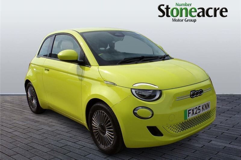 Green New 2025 Fiat 500e Hatchback | £26,995 - Image 1/2