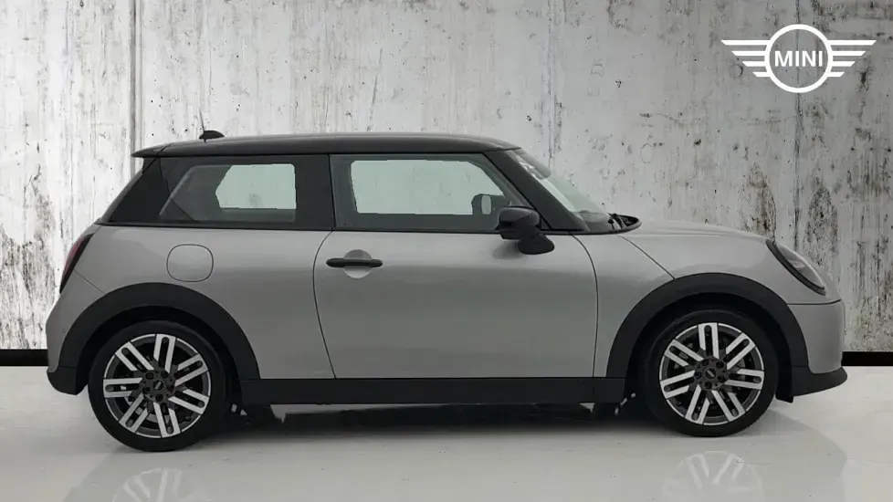 Used Mini Cooper Hatch 113 kW (154 HP) 2025 Silver Hatchback