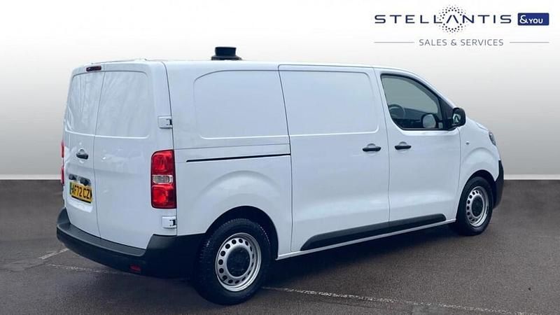 Used Peugeot e-Expert 98 kW (134 HP) 2022 White Van