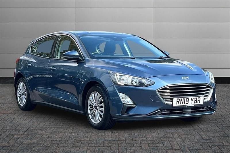 Used Ford Focus Titanium 125 HP (91 kW) 2019 Chrome blue Hatchback