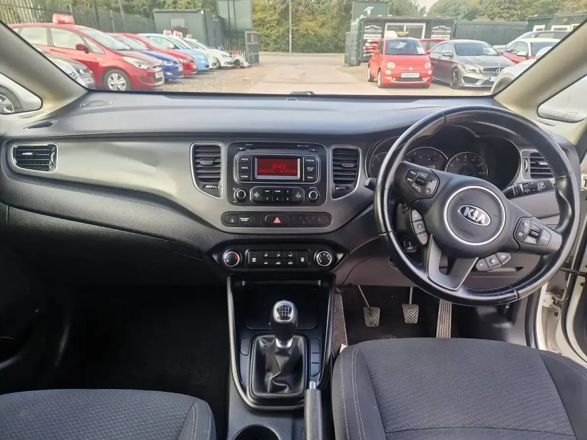 Used Kia Carens 135 HP (99 kW) 2018 White MPV