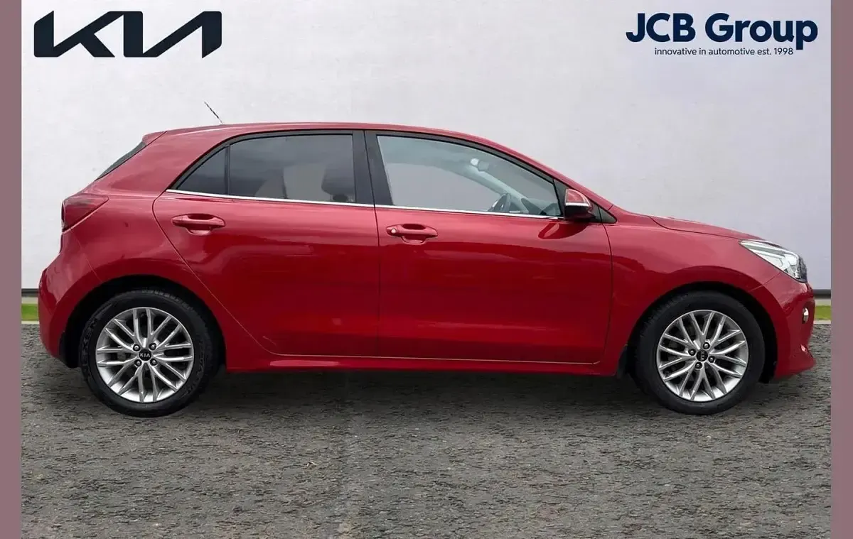 Used Kia Rio 99 HP (72 kW) 2017 Red Hatchback