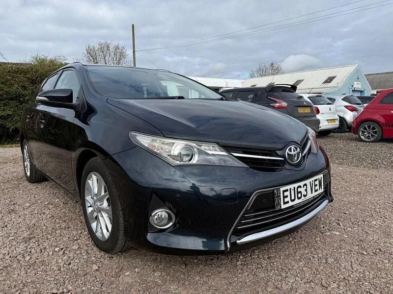Used Toyota Auris 90 HP (66 kW) 2013 Grey Estate