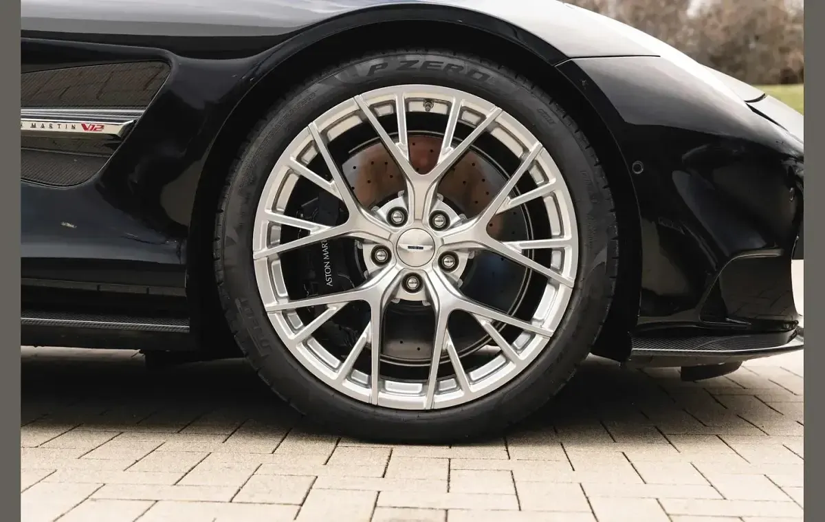 Used Aston Martin Vanquish 835 HP (614 kW) 2025 Black Cabriolet