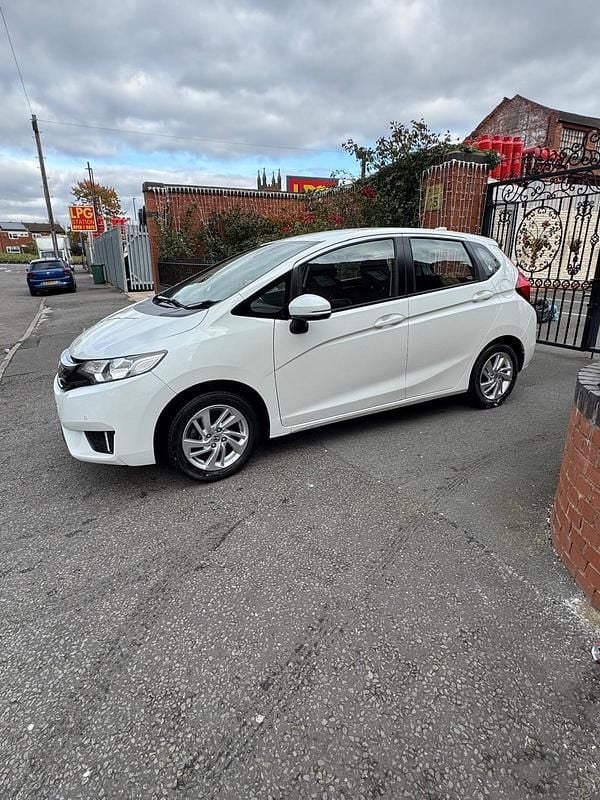Used Honda Jazz SE 102 HP (75 kW) 2016 White Hatchback