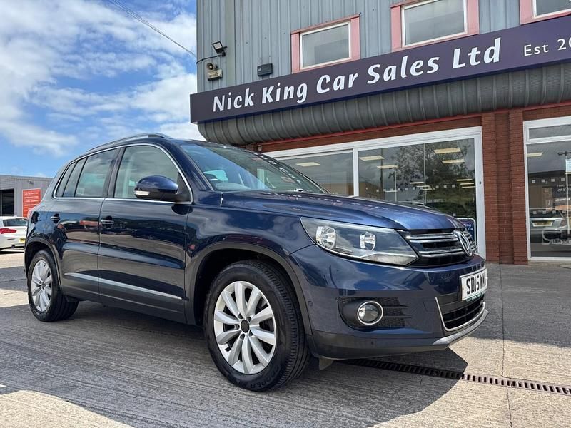 Midnight blue Used 2015 VW Tiguan Match SUV | £8,875 (Fair price) - Image 1/4