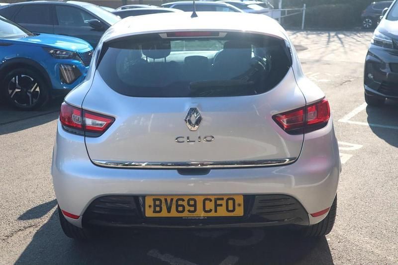 Used Renault Clio IV Play 89 HP (65 kW) 2019 Silver Hatchback