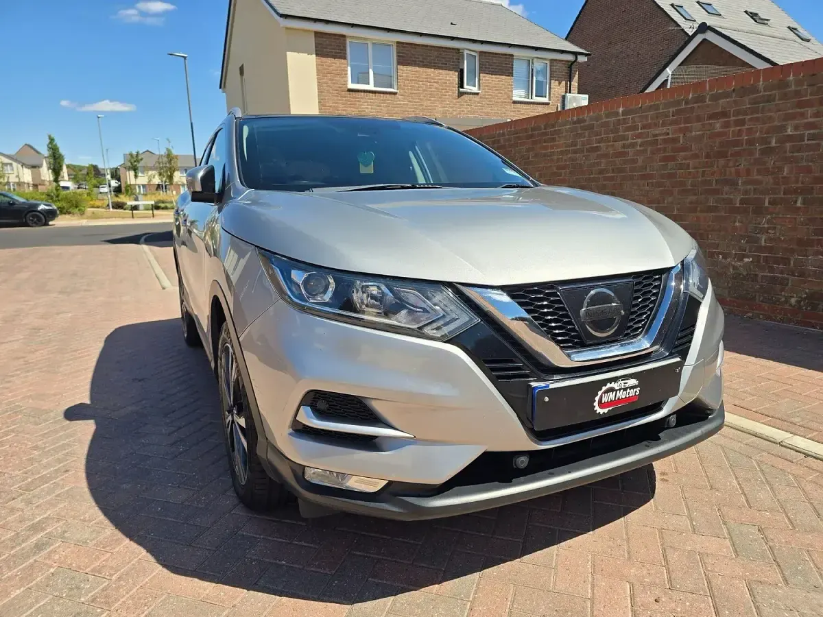 Used Nissan Qashqai N-Connecta 115 HP (84 kW) 2018 Silver SUV