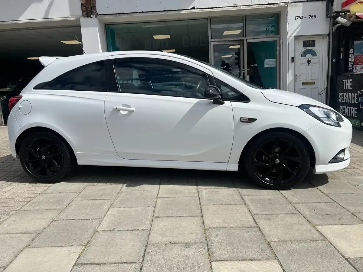 Used Vauxhall Corsa SRi 75 HP (55 kW) 2018 White Hatchback