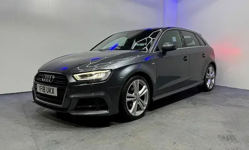 Begagnad Audi A3 S-Line 150 HK (110 kW) 2018 Grå Sedan