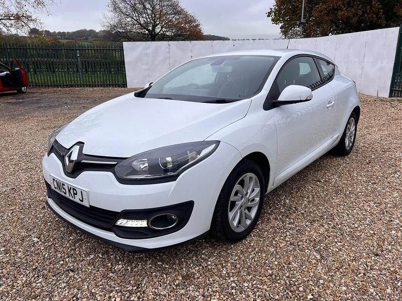 Used Renault Mégane Coupé Dynamique 110 HP (80 kW) 2015 White Coupe