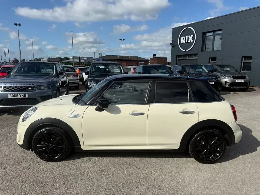 Used Mini Cooper S Hatch 192 HP (141 kW) 2021 White Hatchback