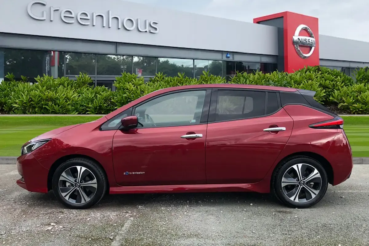 Used Nissan Leaf Tekna 110 kW (150 HP) 2019 Red Hatchback