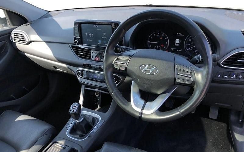 Used Hyundai i30 Premium SE 140 HP (102 kW) 2018 White Estate