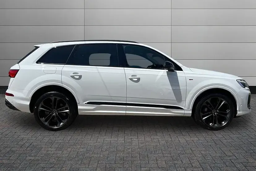 New Audi Q7 Black Edition 228 HP (167 kW) 2026 Pure white SUV