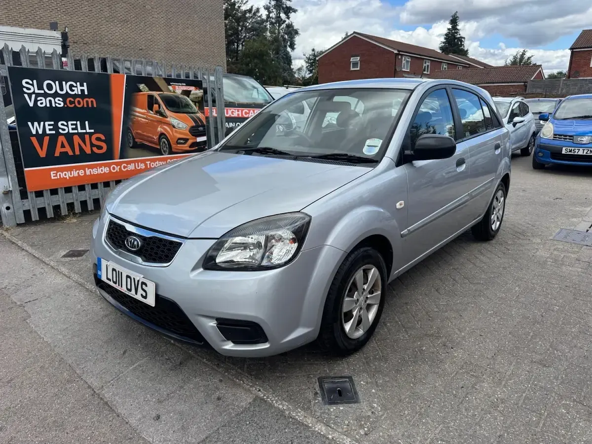 Used Kia Rio 109 HP (80 kW) 2011 Silver Hatchback