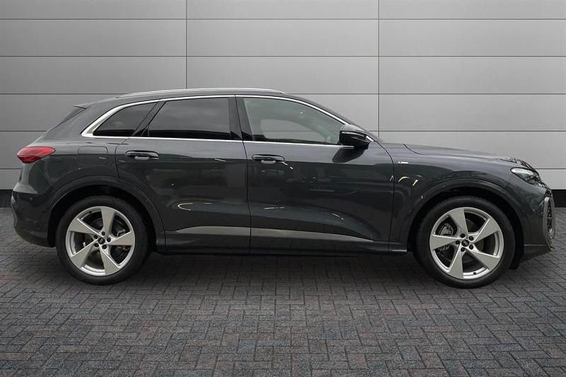 New Audi Q5 S-Line 204 HP (150 kW) 2025 Volcano grey SUV