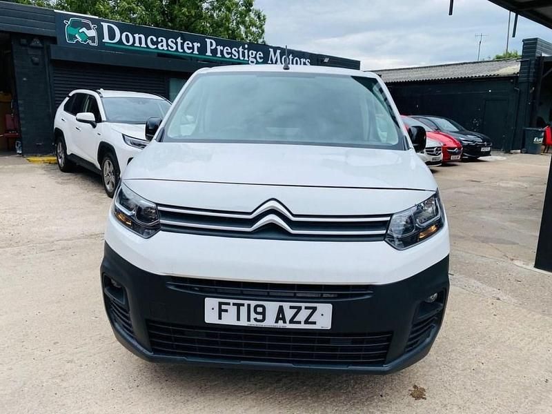 White Used 2019 Citroën Berlingo MPV | £6,290 (Good price) - Image 1/4