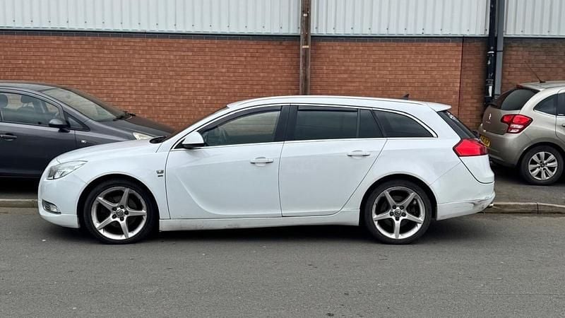 Used Vauxhall Insignia SRi 2012 White Estate