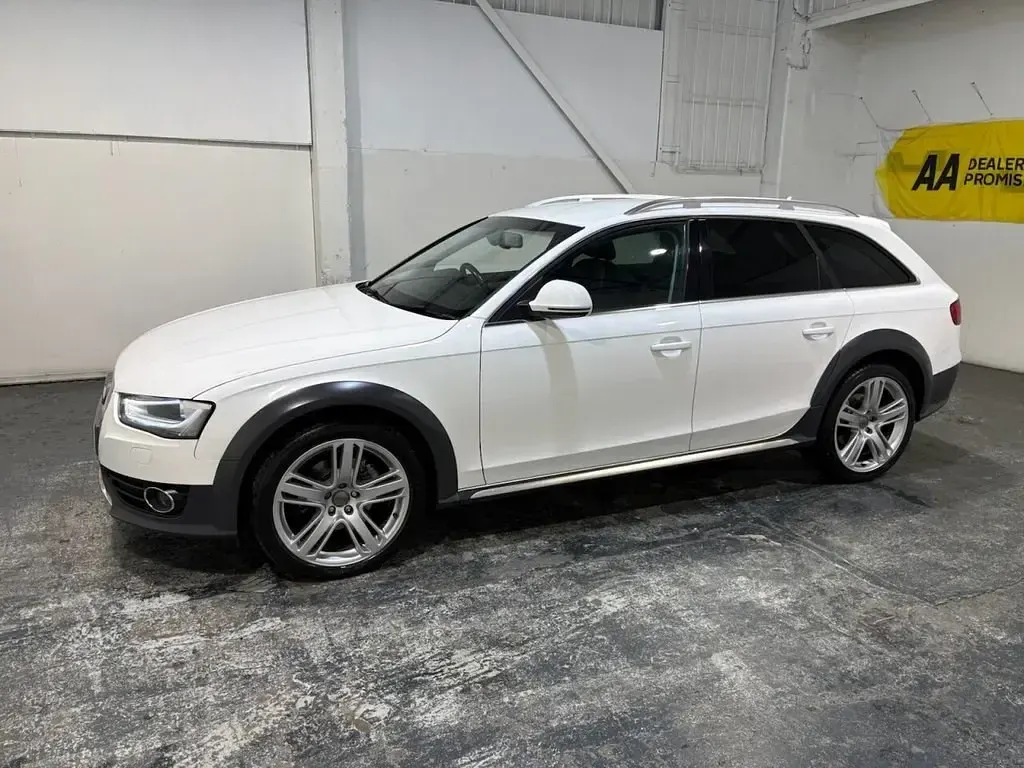 Usado Audi A4 Allroad Sport 190 HP (139 kW) 2015 Branco Carrinha