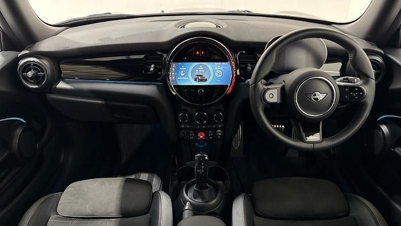 Used Mini Cooper Hatch 134 HP (98 kW) 2022 Black Hatchback