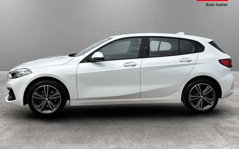 Used BMW 118 Sport Line 136 HP (100 kW) 2023 White Hatchback