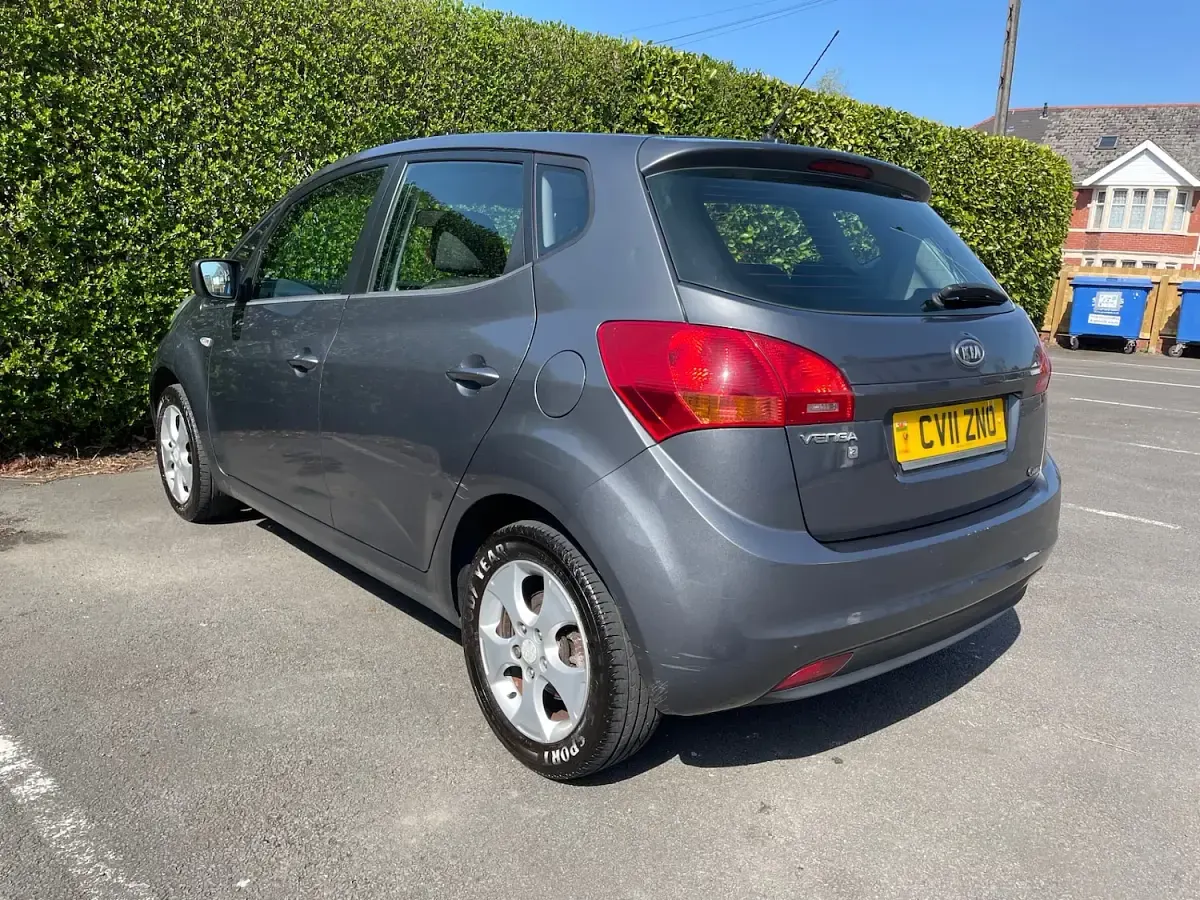 Used Kia Venga 90 HP (66 kW) 2011 Grey Hatchback