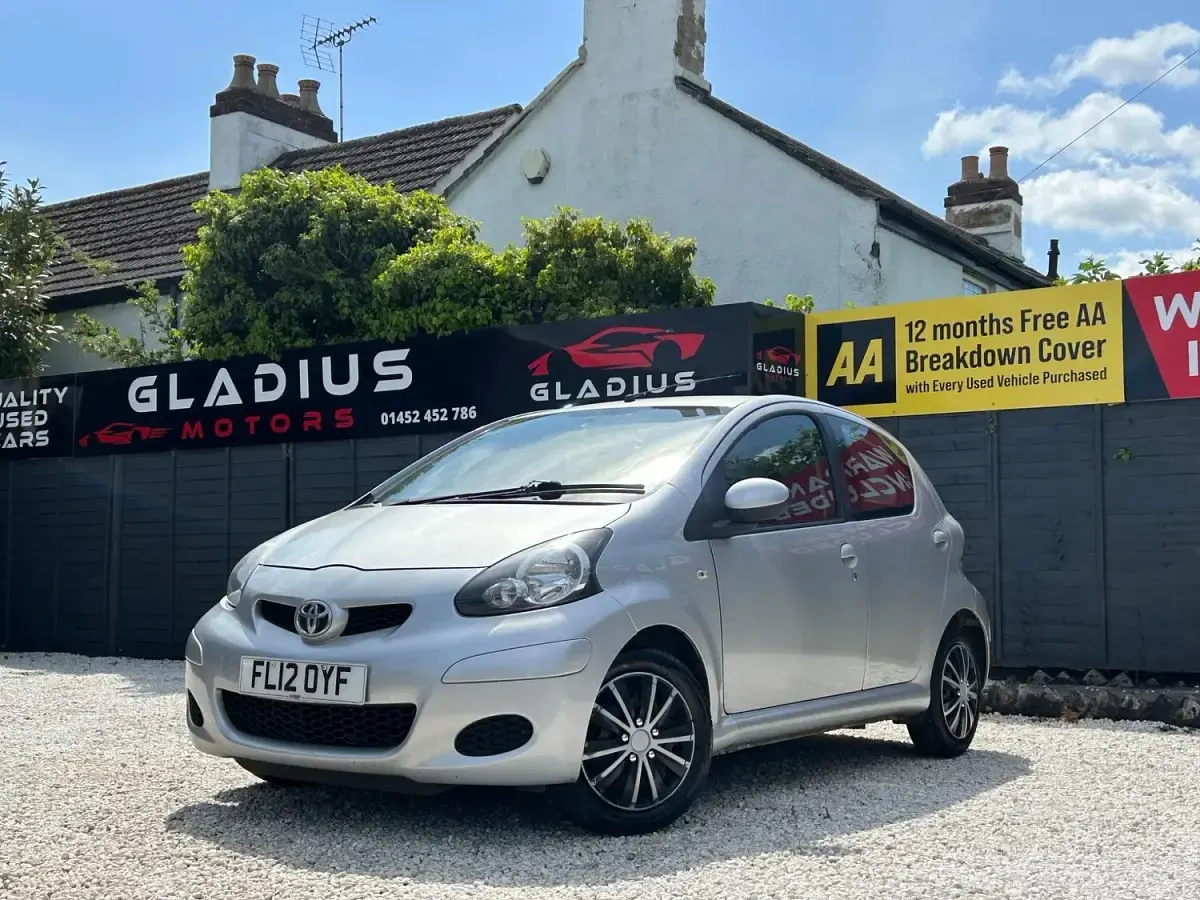 Usado Toyota Aygo 2012 Prateado Citadino