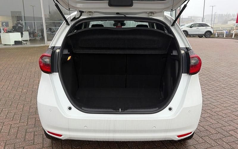 Used Honda Jazz Hybrid 109 HP (80 kW) 2022 White Hatchback