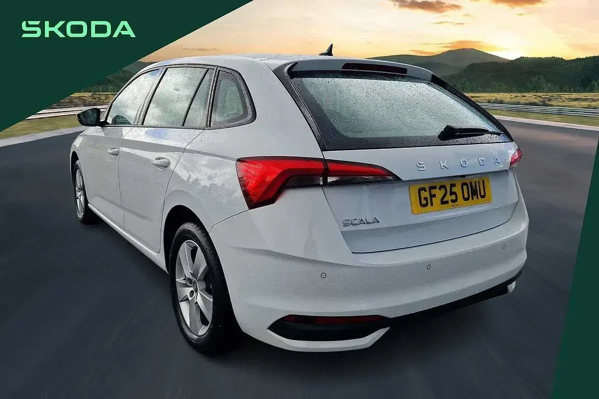 Gebraucht Skoda Scala SE 115 PS (84 kW) 2025 Weiß Kleinwagen