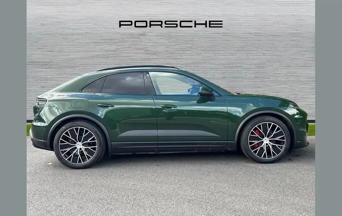 Used Porsche Macan 380 kW (517 HP) 2025 Green SUV