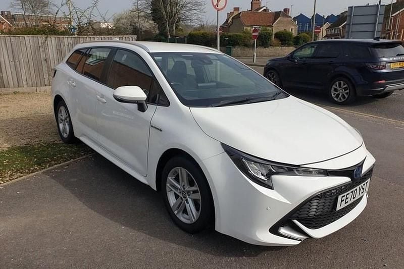 Used Toyota Corolla 122 HP (89 kW) 2020 White Estate