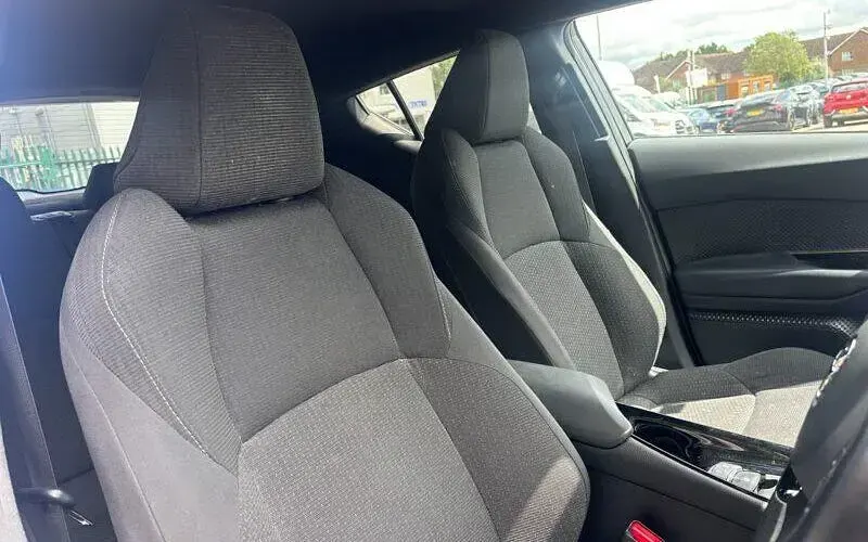 Used Toyota C-HR 122 HP (89 kW) 2019 Blue SUV