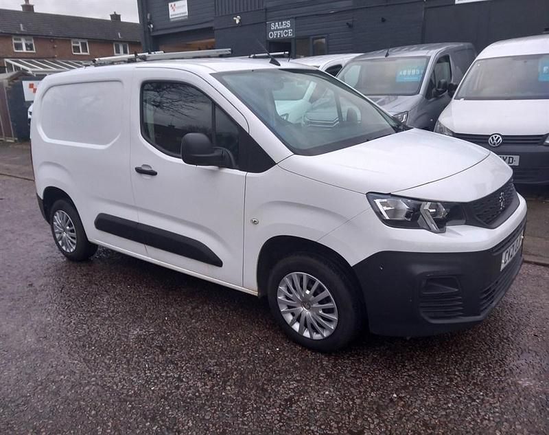 White Used 2021 Peugeot Partner MPV | £9,995 (Fair price) - Image 1/2