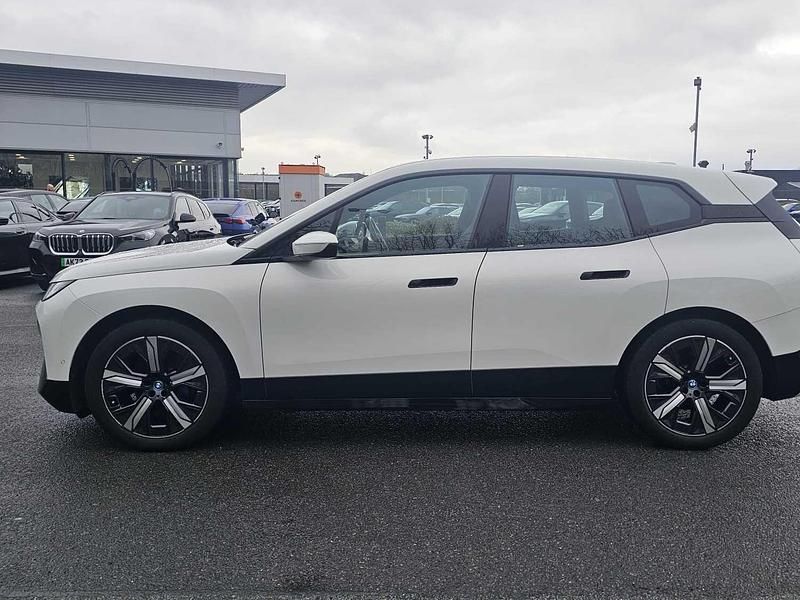 Usado BMW iX M Sport 236 kW (322 CV) 2023 Blanco SUV